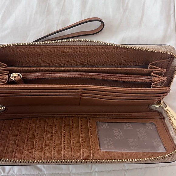 Michael Kors Wristlet - Picture 5 of 9